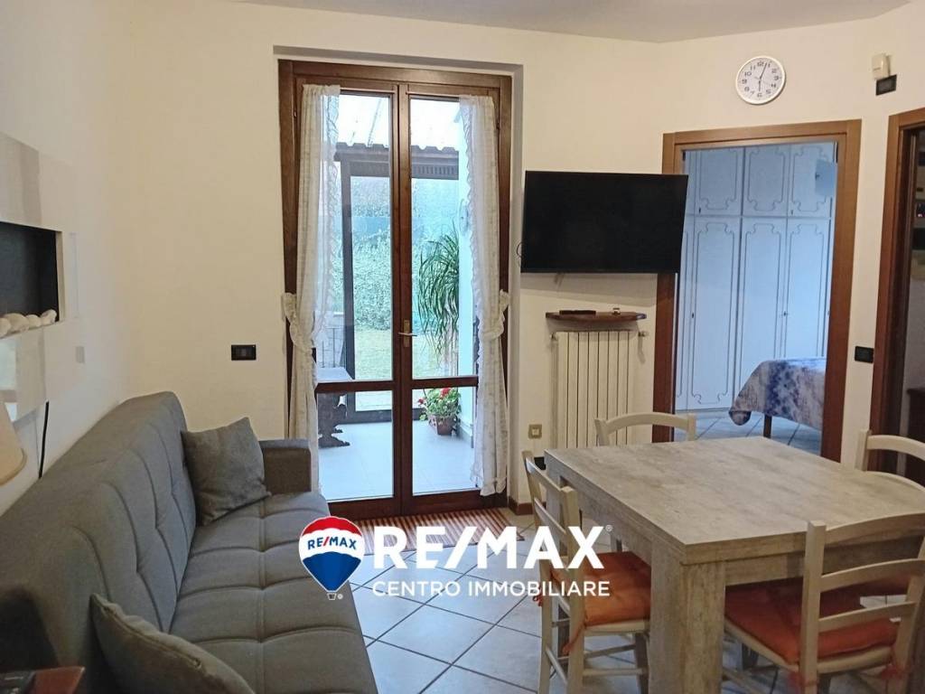 Appartamento a Carnago in Via Papa Giovanni XXIII - Foto 2