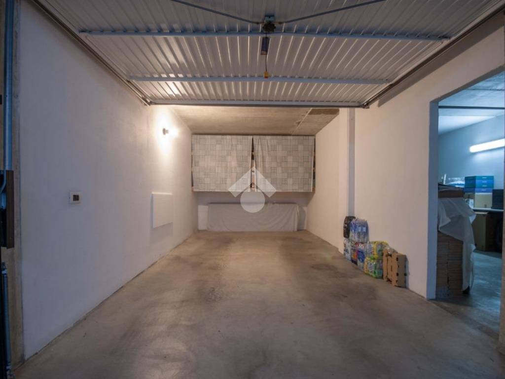 Box / garage a Roseto degli abruzzi in Via Nazionale, 2 - Foto 2