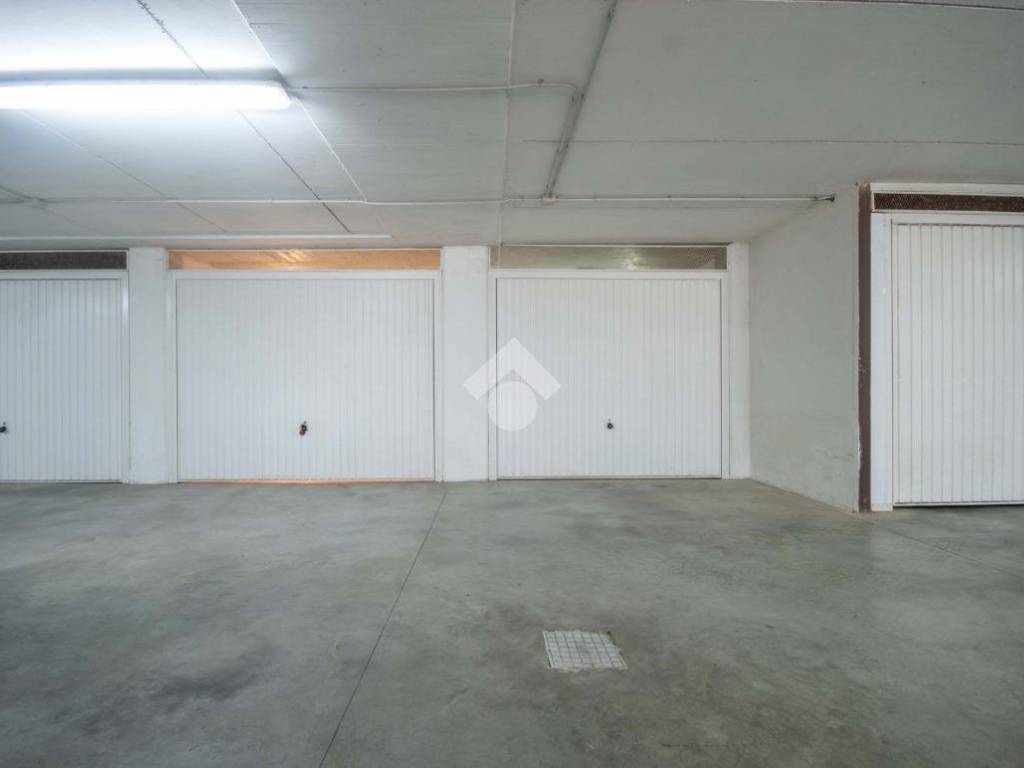 Box / garage a Roseto degli abruzzi in Via Nazionale, 2 - Foto 3