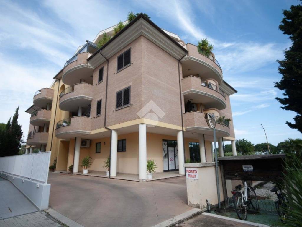 Box / garage a Roseto degli abruzzi in Via Nazionale, 2 - Foto 4