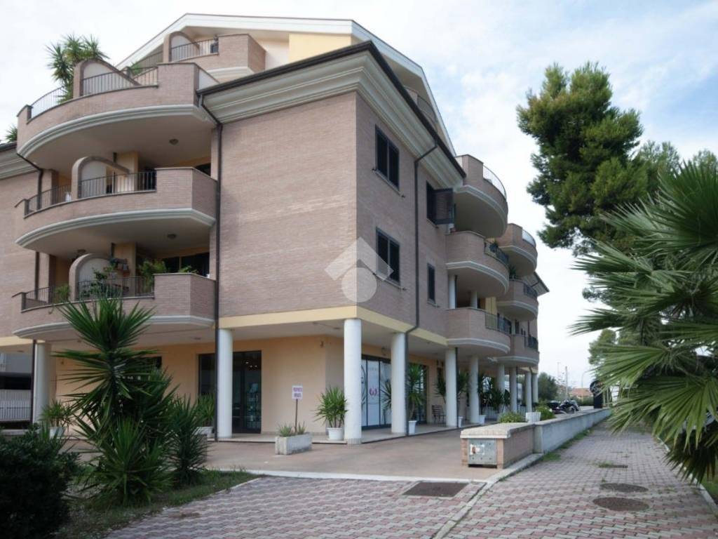 Box / garage a Roseto degli abruzzi in Via Nazionale, 2 - Foto 5