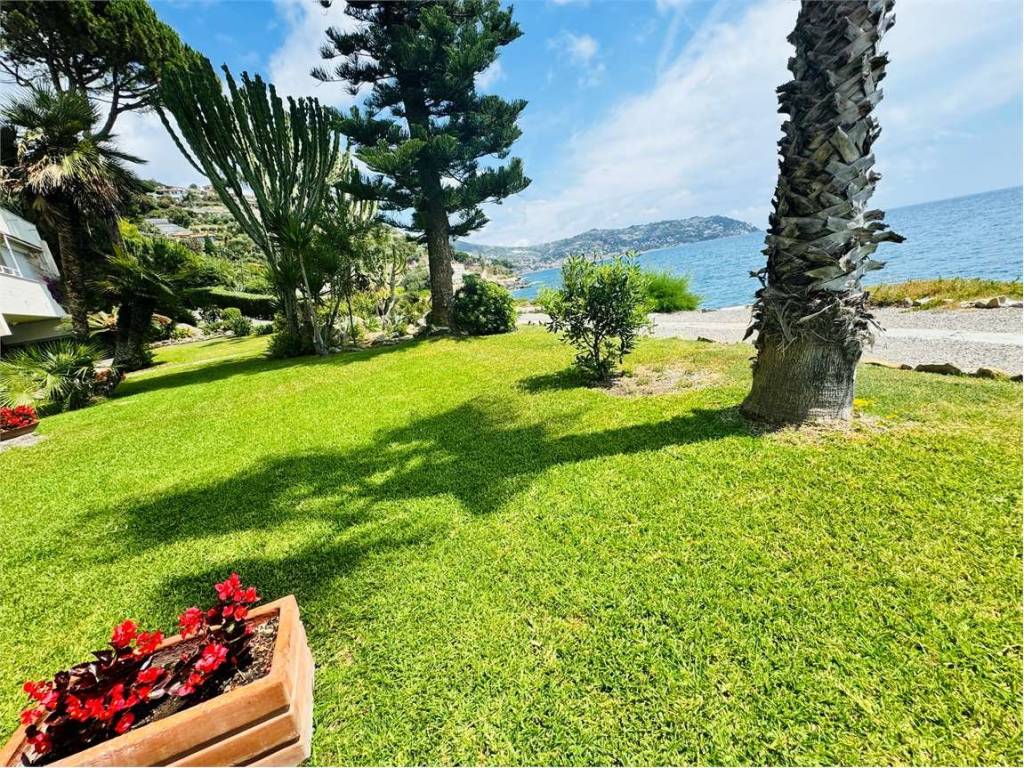 Appartamento a Bordighera in Via portico della punta, 26 - Foto 2