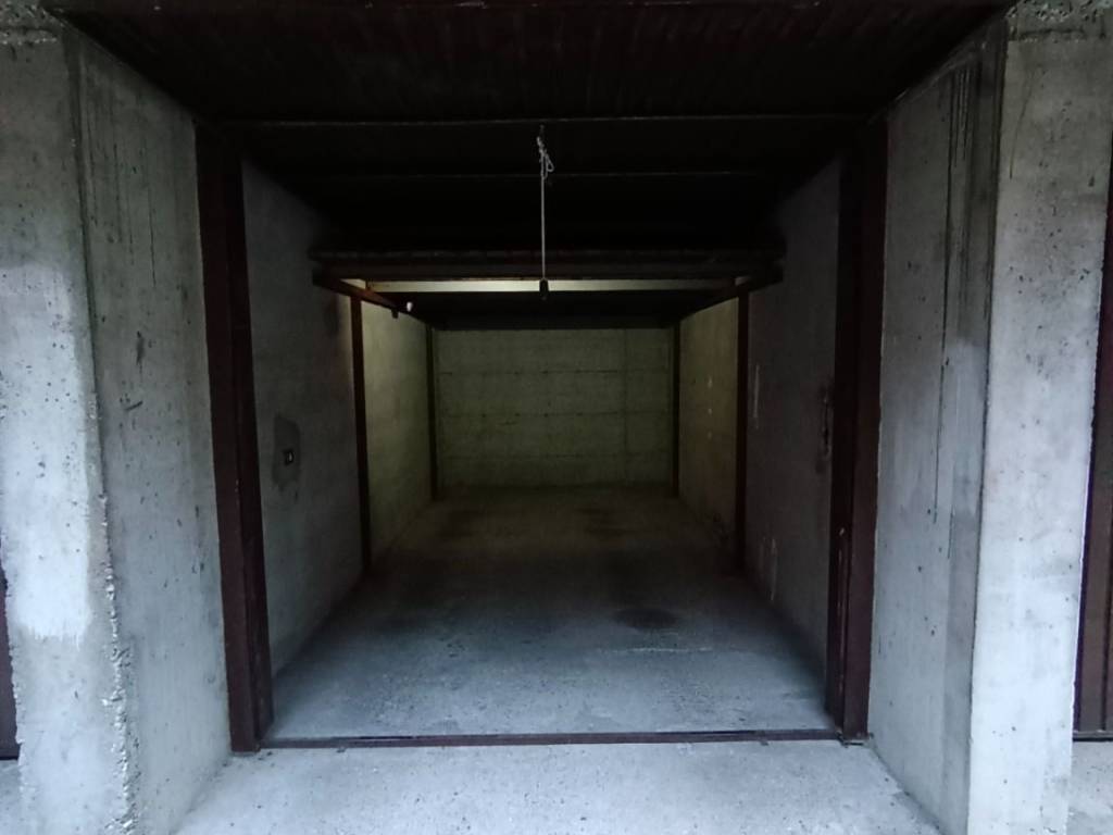 Box / garage a Montecchio maggiore in Via Rinaldo Arnaldi - Foto 2