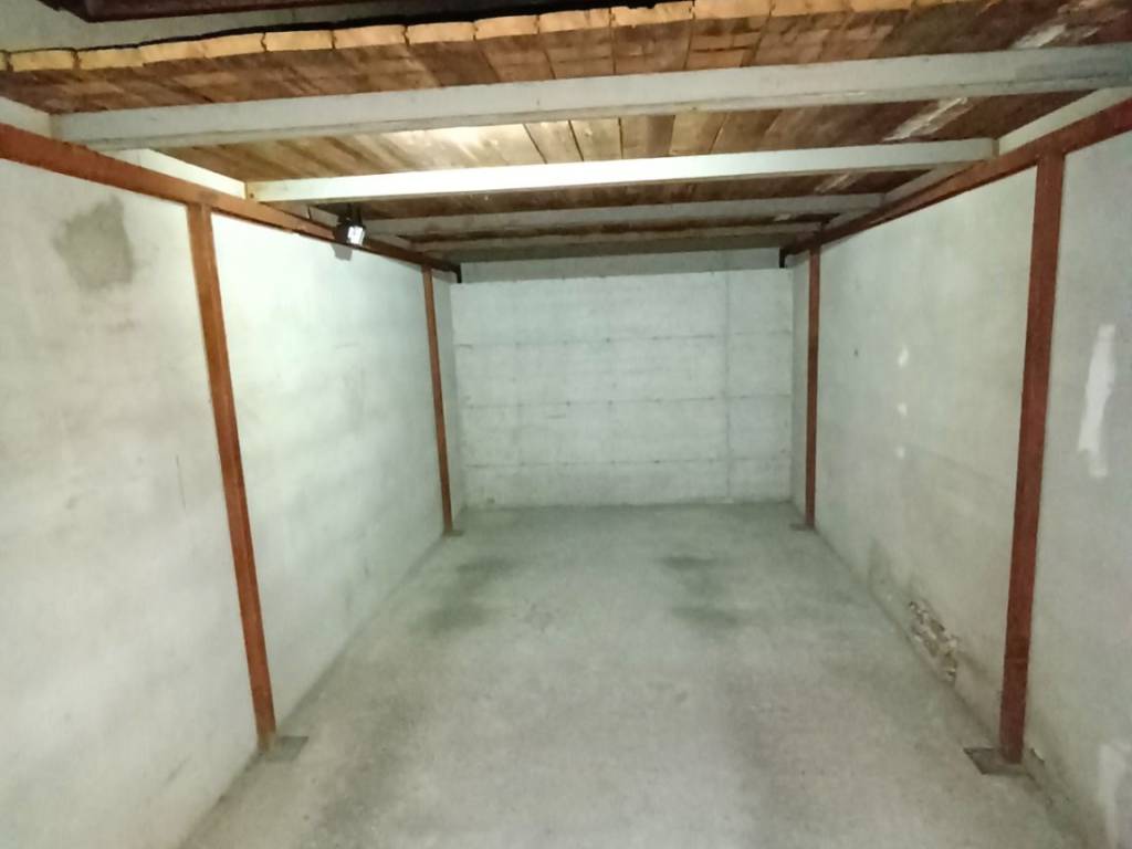 Box / garage a Montecchio maggiore in Via Rinaldo Arnaldi - Foto 4