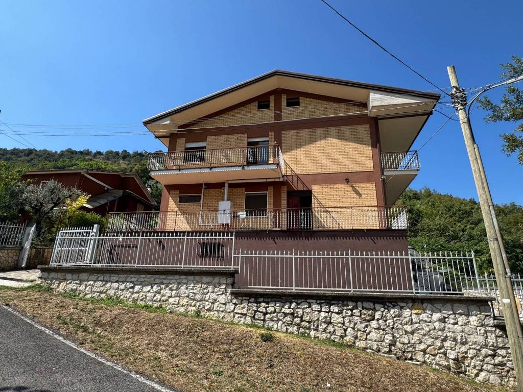 Villa a Colle san magno in Via Lago - Foto 2