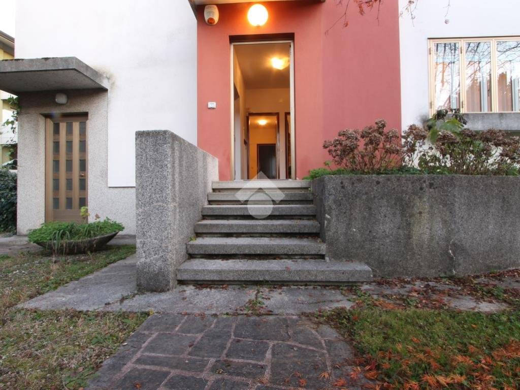 Villa a Udine in RESIDENZIALE VIA LUIGI GALVANI, 38 - Foto 2