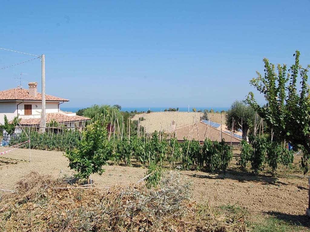 Terreno a Roseto degli abruzzi in Strada Provinciale 19 - Foto 2
