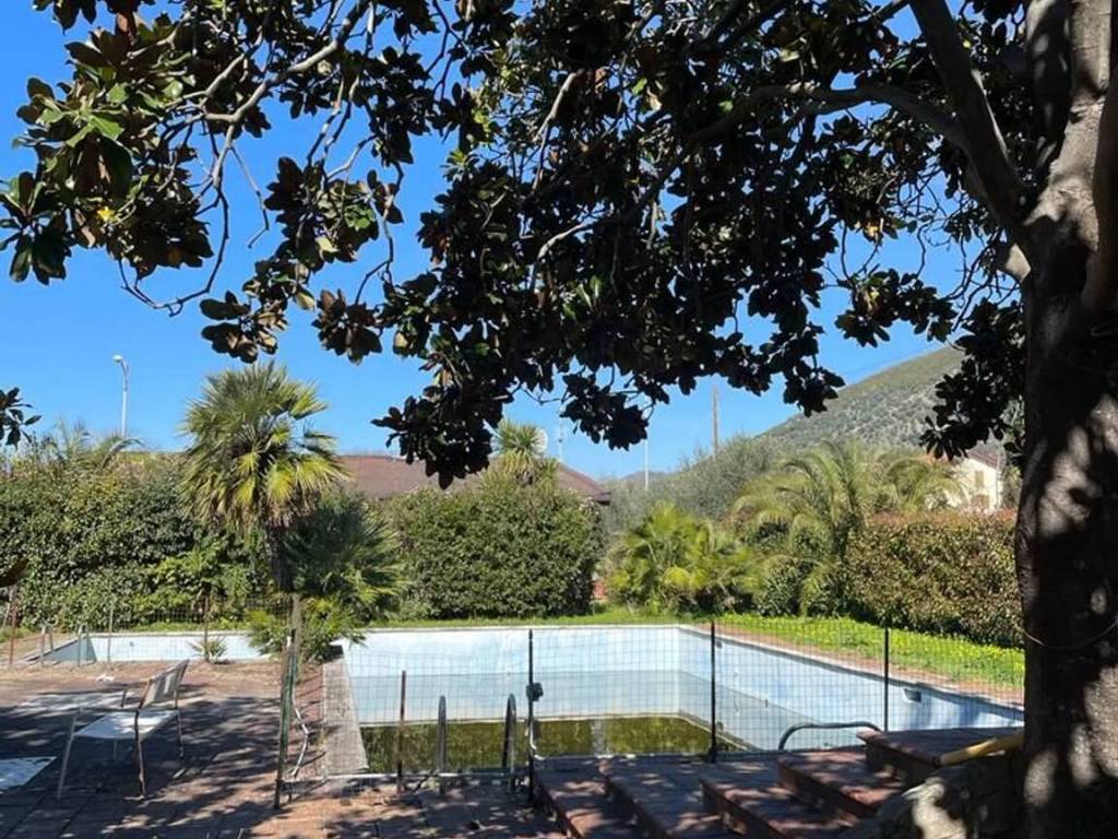 Villa a Salerno in Via Degli Uffici Finanziari S.N.C. - Foto 5