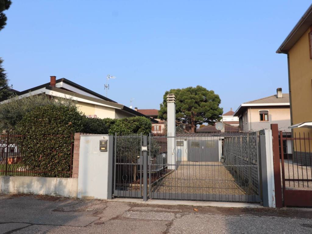 Box / garage a Fagnano olona in Via Monte Cervino, 3 - Foto 2