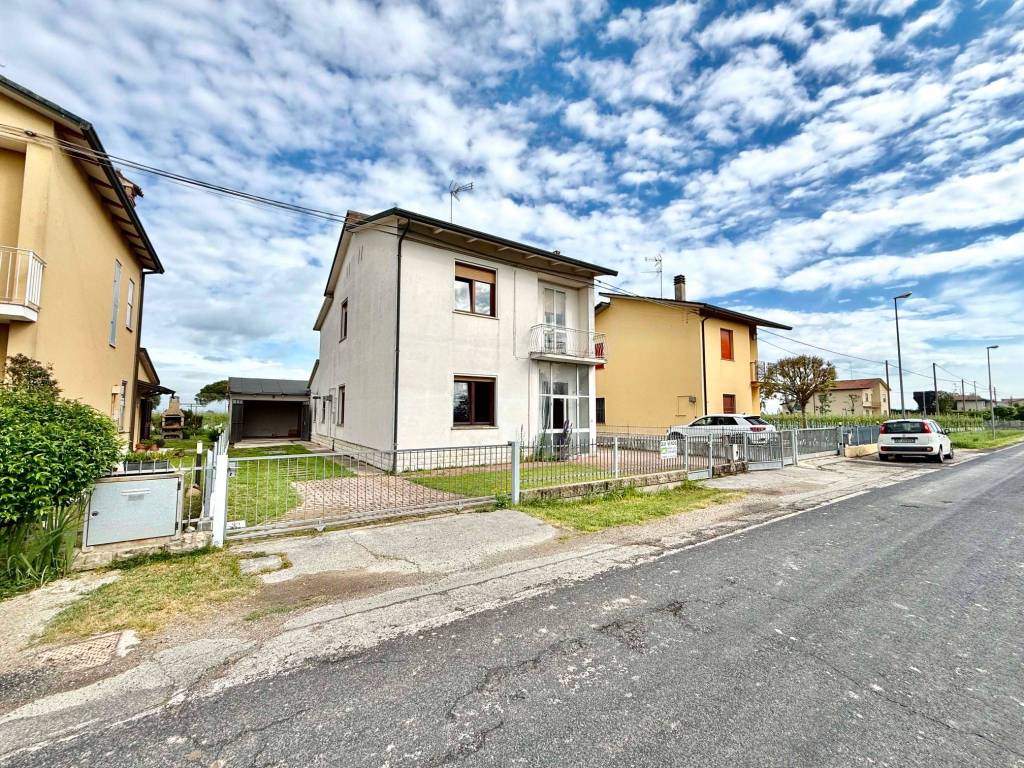 Villa a Alfonsine in Via Valeria, 52 - Foto 3