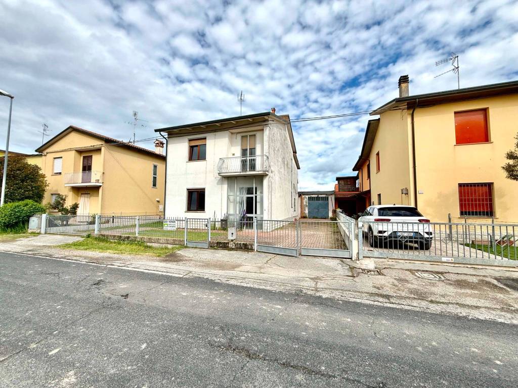 Villa a Alfonsine in Via Valeria, 52 - Foto 4