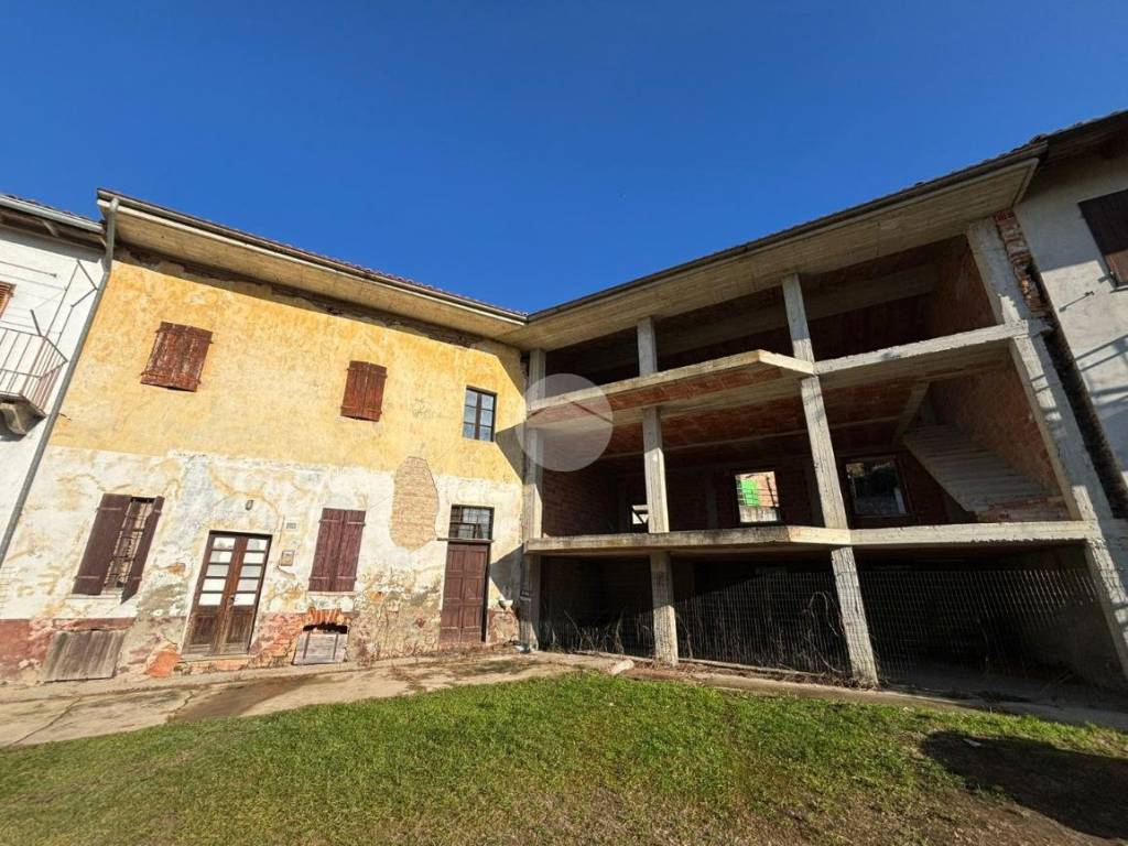 Casa indipendente a Calliano in Via Umberto I, 22 - Foto 2