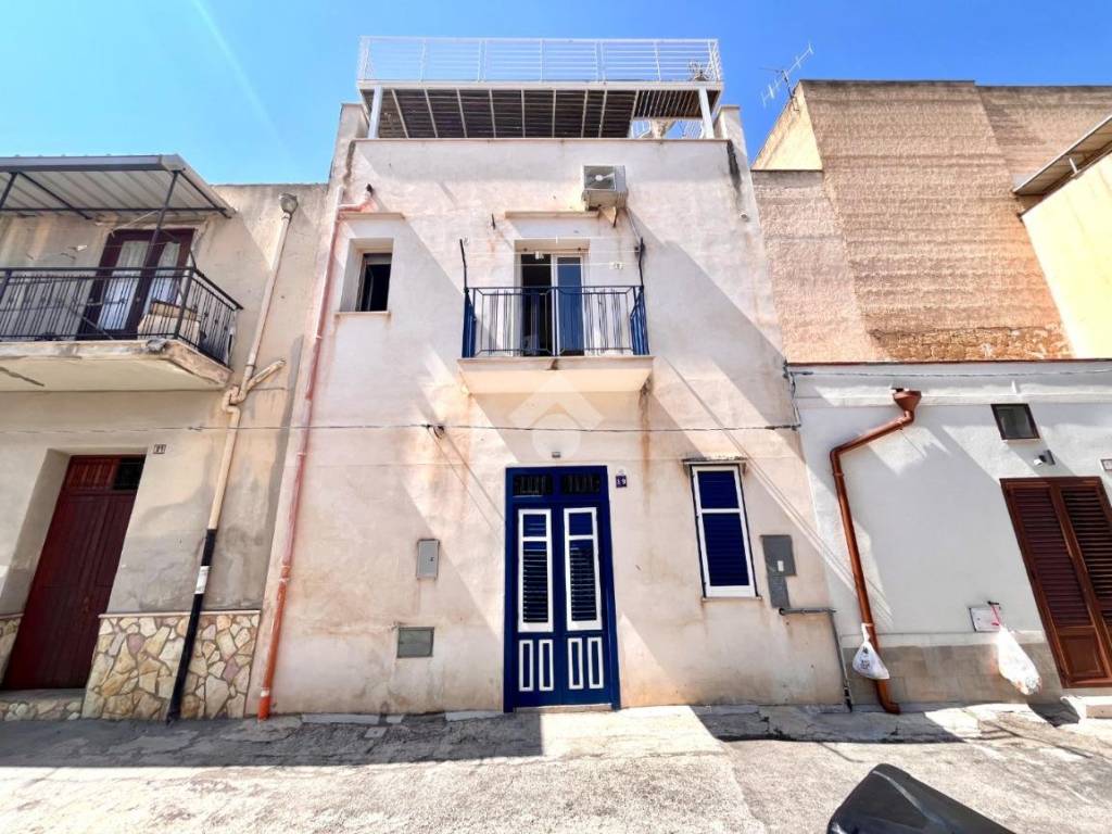 Casa indipendente a Castellammare del golfo in Via Ludovico Ariosto, 19 - Foto 2