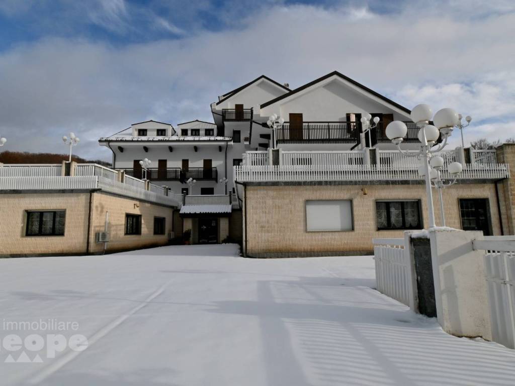 Palazzo / stabile a Rocca di mezzo in Via per Secinaro - Foto 2