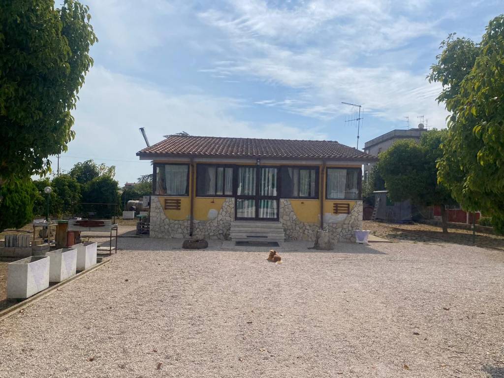 Villa a Aprilia in Via Ufente - Foto 3