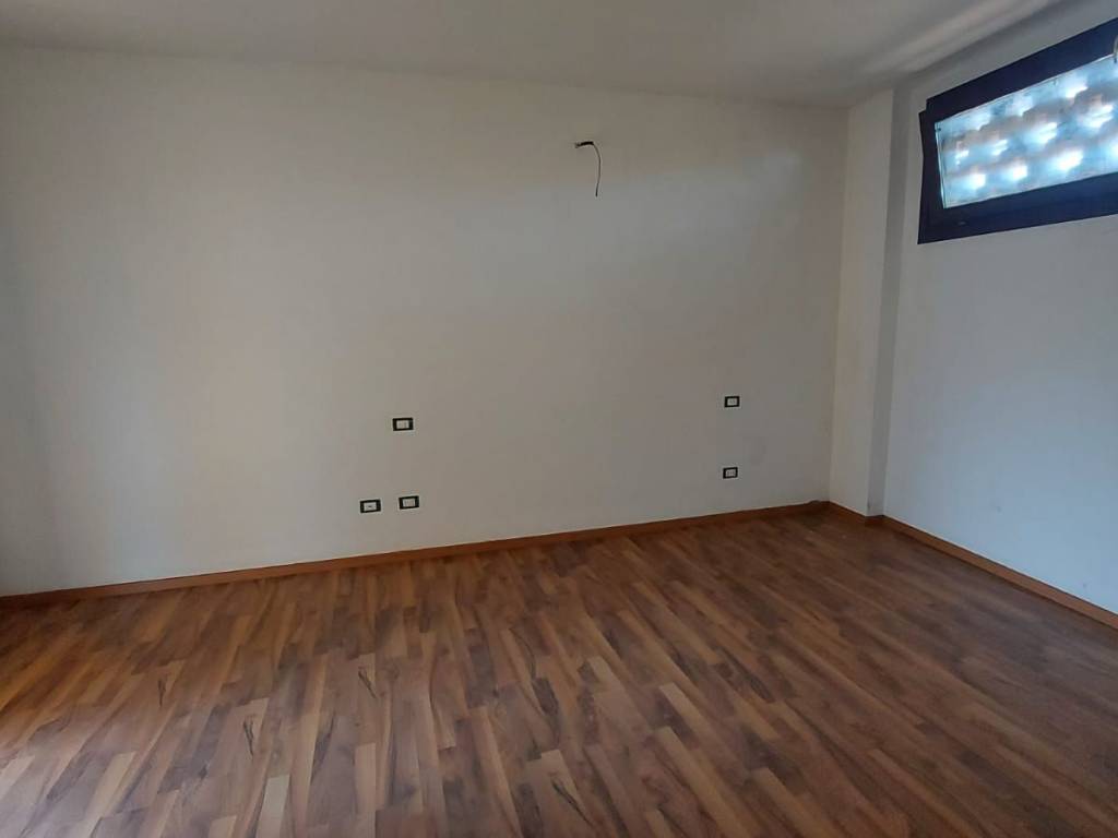 Appartamento a Vergiate in Via Giacomo Leopardi, 4 - Foto 4