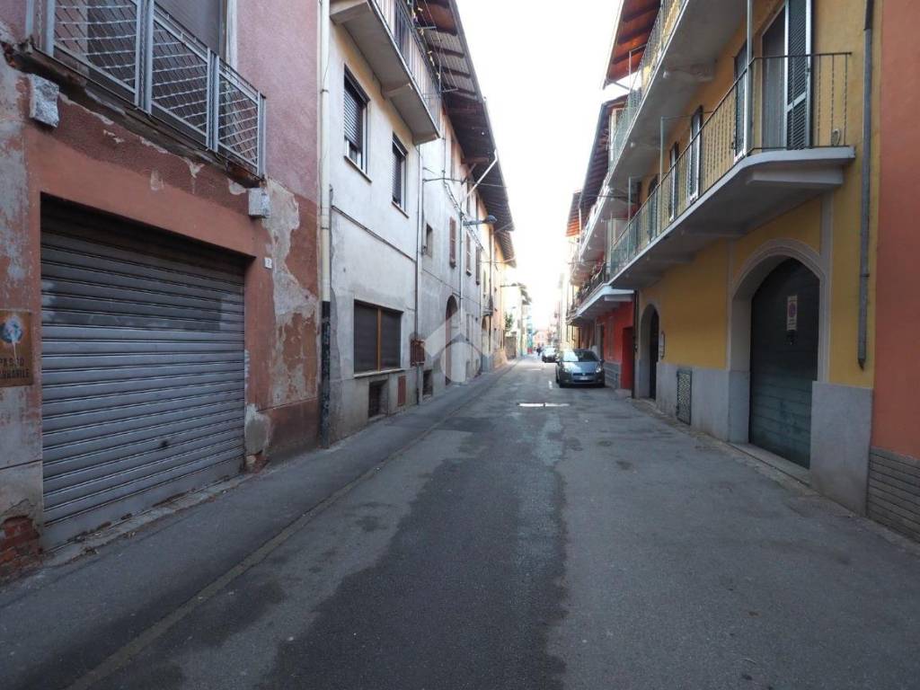 Box / garage a Gattinara in Via Giovanni Calza, 5 - Foto 2