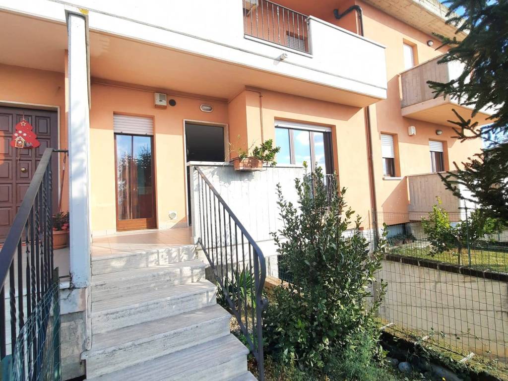 Villetta a schiera a Spoltore in Via Lago di Como - Foto 2