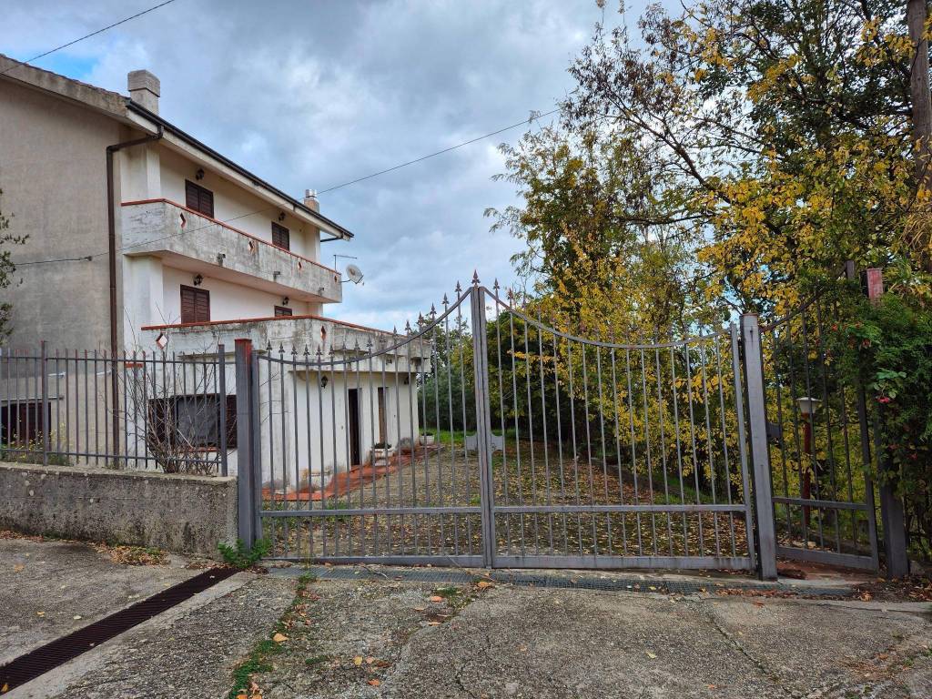 Villa a Montalto uffugo in Piazza Enrico Bianco - Foto 2