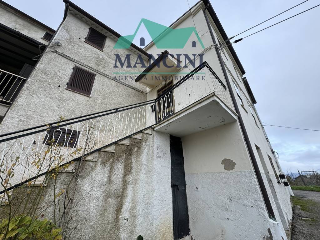 Casa indipendente a Fabriano in FRAZIONE SAN GIOVANNI PRECIECCHIE - Foto 2