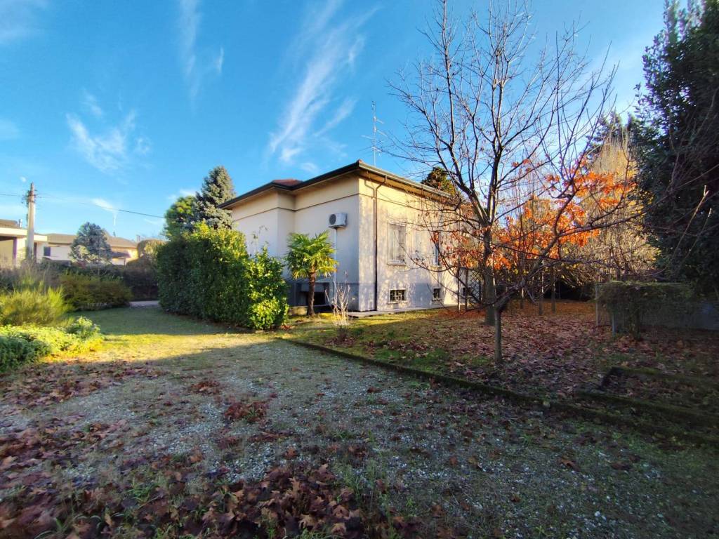 Villa a Marnate in Via Roma, 11 - Foto 2