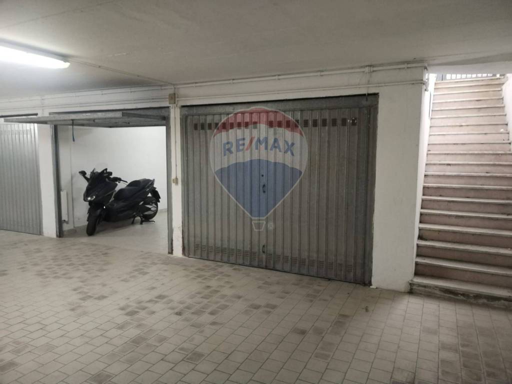 Box / garage a Benevento in VIA VITTORIO VENETO - Foto 3