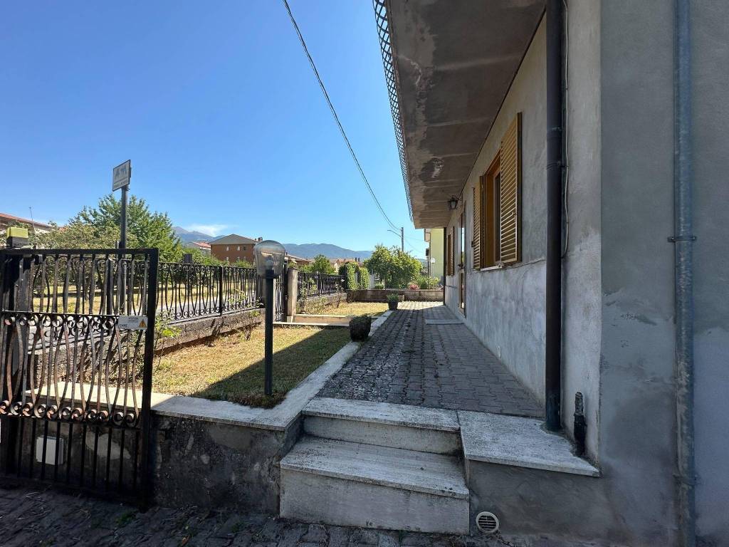 Villa a Rieti in Via Salaria per L'Aquila, 81 - Foto 2