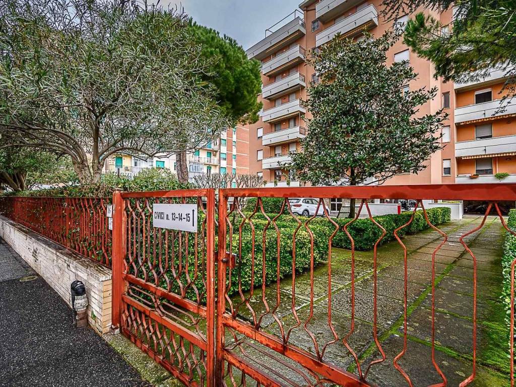 Appartamento a Livorno in Via Liverani, 15 - Foto 2
