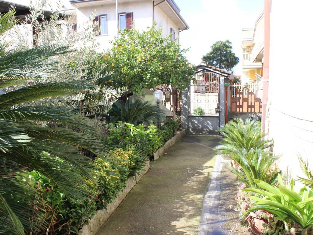 Villa a Maddaloni in Via Appia, 255 - Foto 3