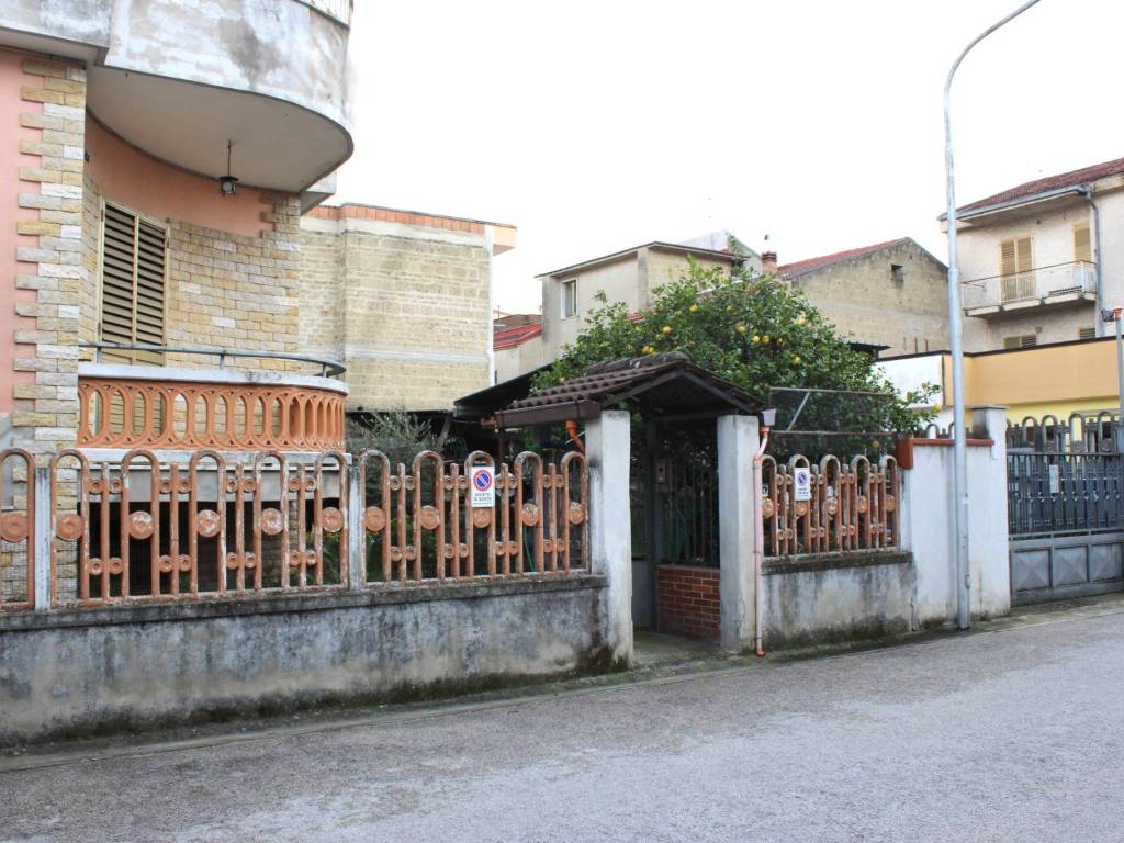 Villa a Maddaloni in Via Appia, 255 - Foto 4