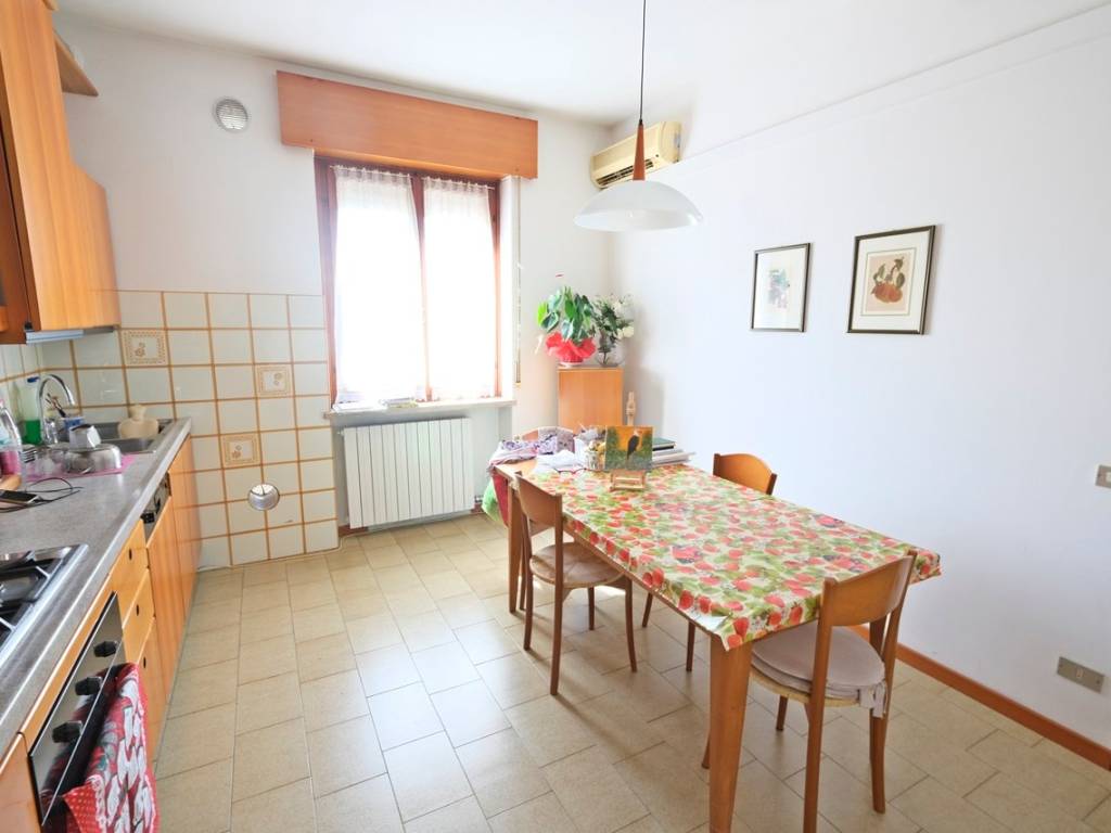 Appartamento a Villafranca di verona in Via Alessandri - Foto 3