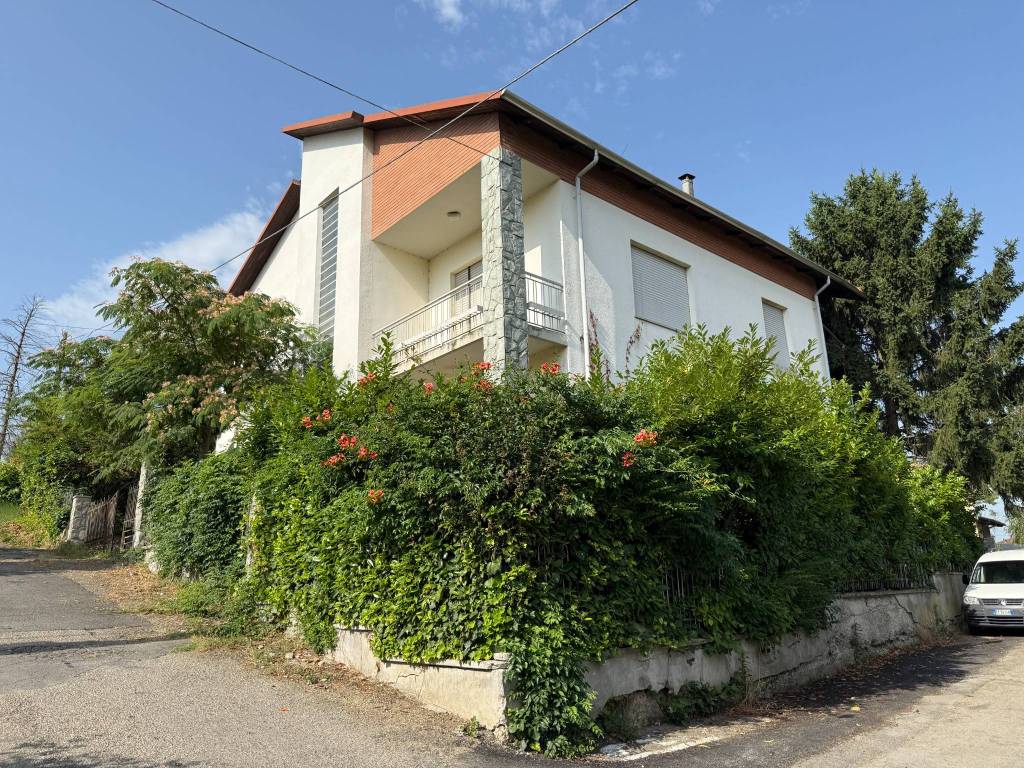 Casa indipendente a Castagnole delle lanze in Via Angelo Benso, 12 - Foto 2