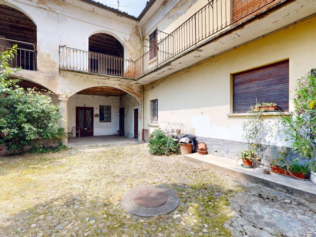 Casa indipendente a Tradate in Via Vittorio Veneto, 28 - Foto 3