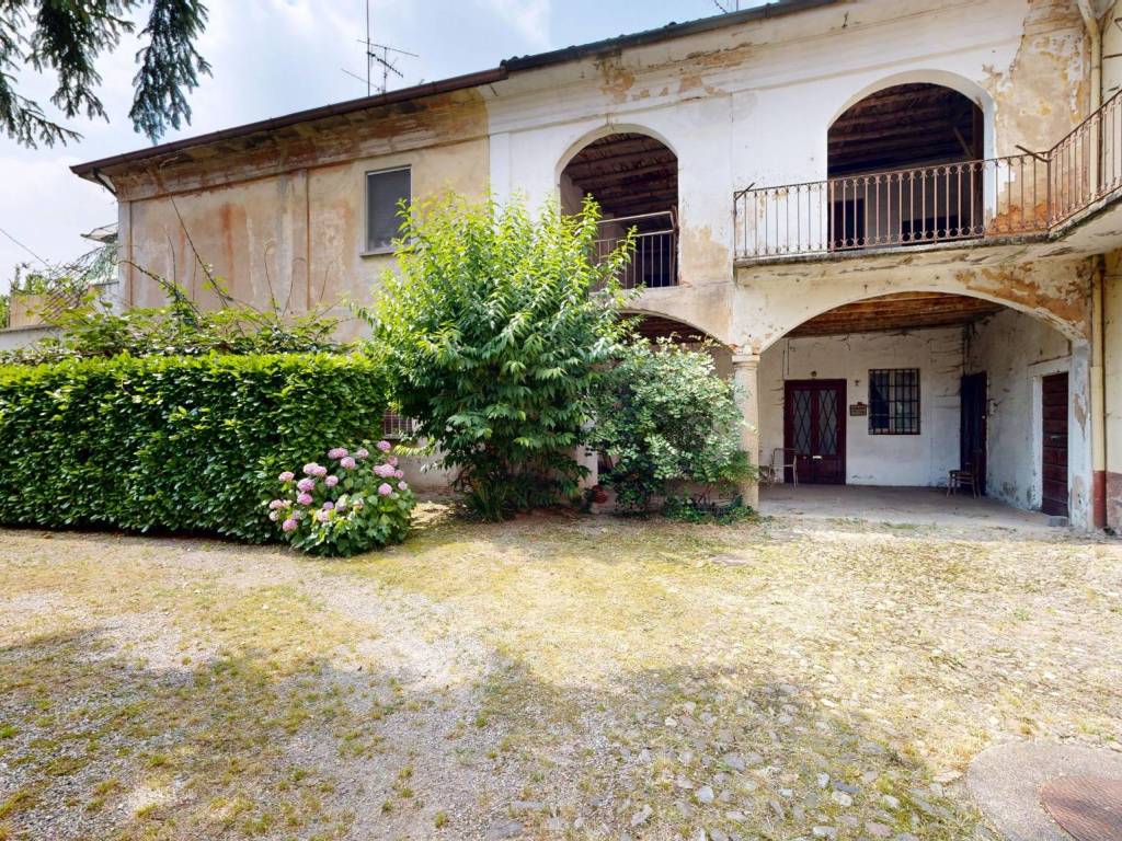 Casa indipendente a Tradate in Via Vittorio Veneto, 28 - Foto 4