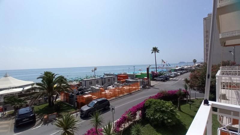 Appartamento a Ceriale in Lungomare Armando Diaz, 113 - Foto 2