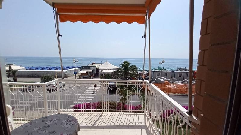 Appartamento a Ceriale in Lungomare Armando Diaz, 113 - Foto 3