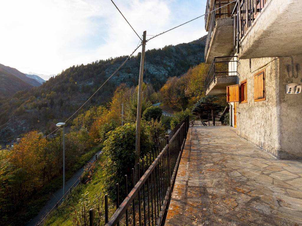 Appartamento a Casteldelfino in Via Pontechianale, 66 - Foto 2