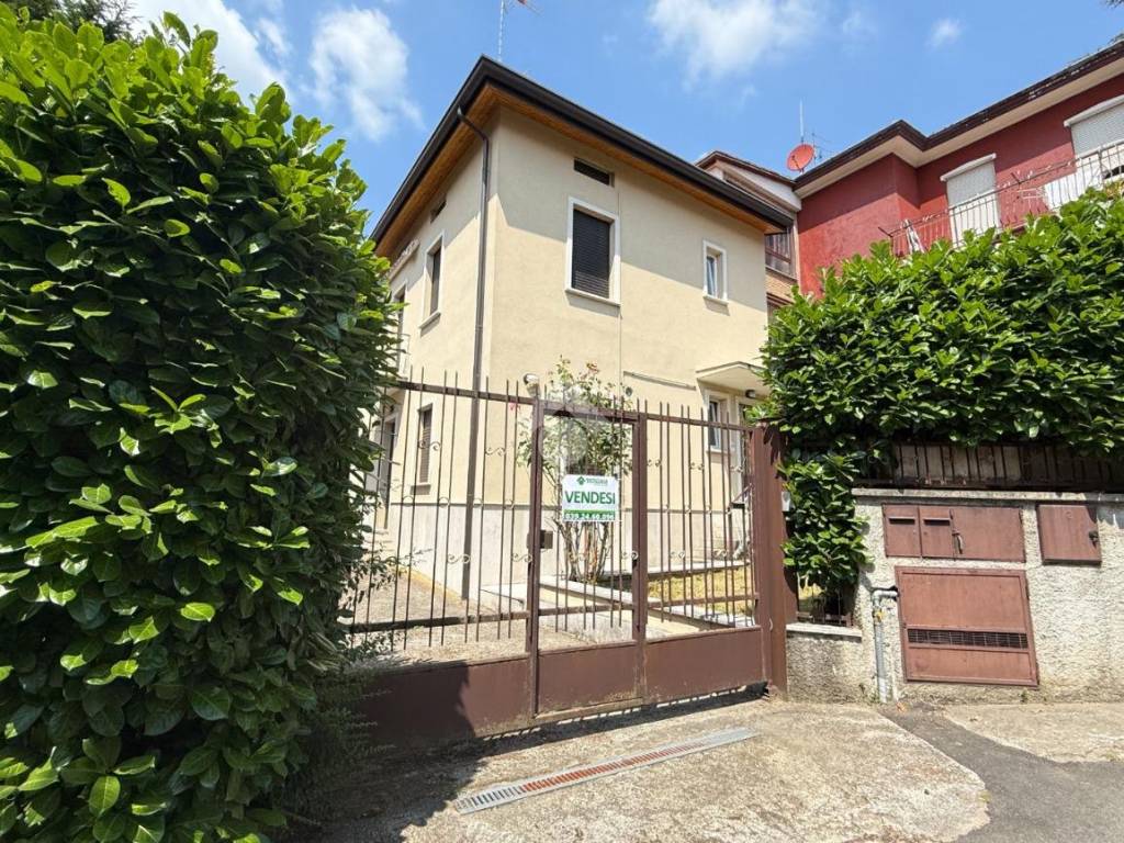 Casa indipendente a Airuno in Via Francesco Petrarca, 2 - Foto 1