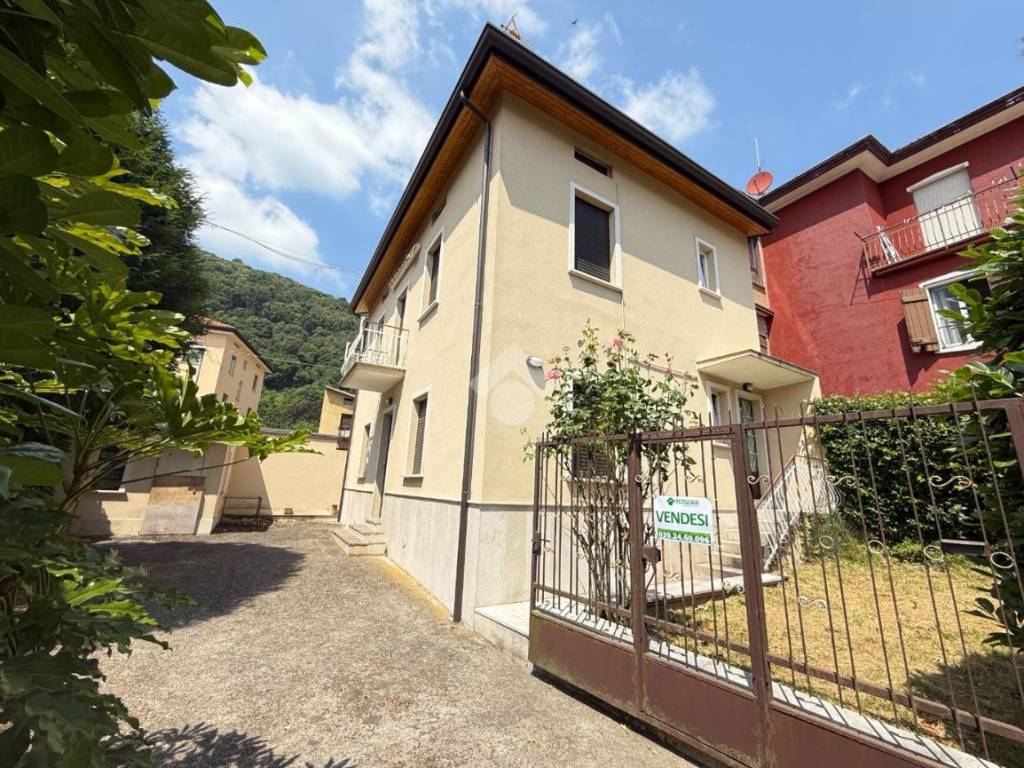 Casa indipendente a Airuno in Via Francesco Petrarca, 2 - Foto 2