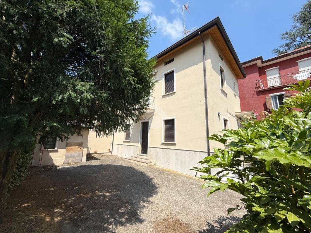 Casa indipendente a Airuno in Via Francesco Petrarca, 2 - Foto 3