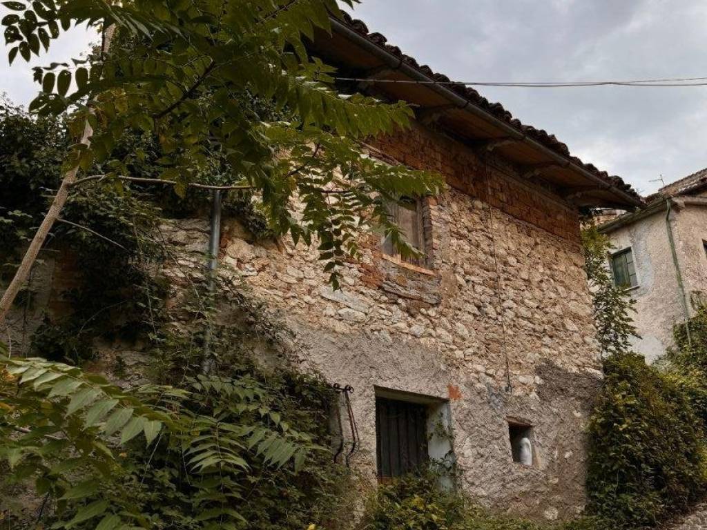 Casa indipendente a Cessapalombo in Contrada Valle - Foto 3