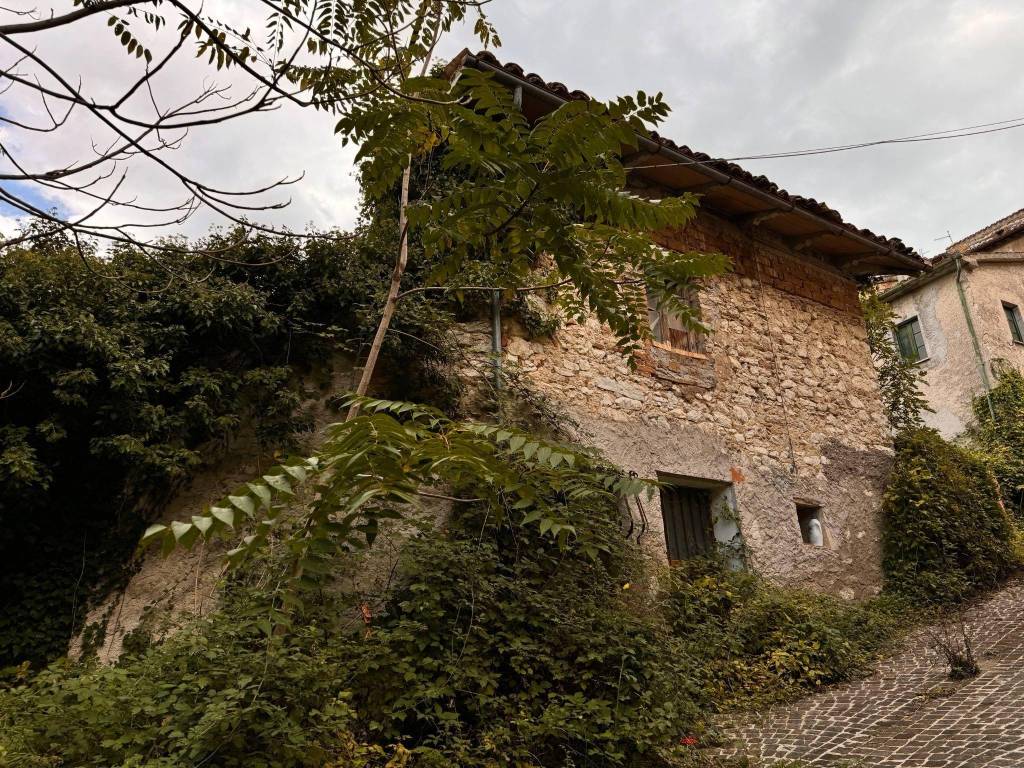 Casa indipendente a Cessapalombo in Contrada Valle - Foto 4