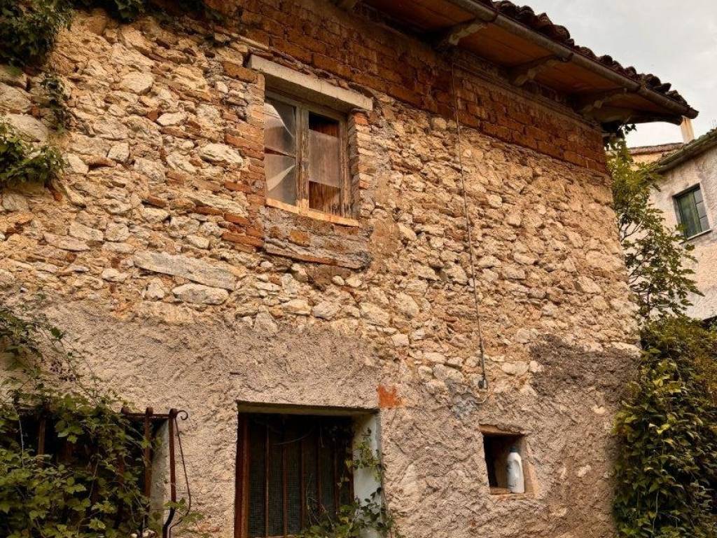 Casa indipendente a Cessapalombo in Contrada Valle - Foto 5