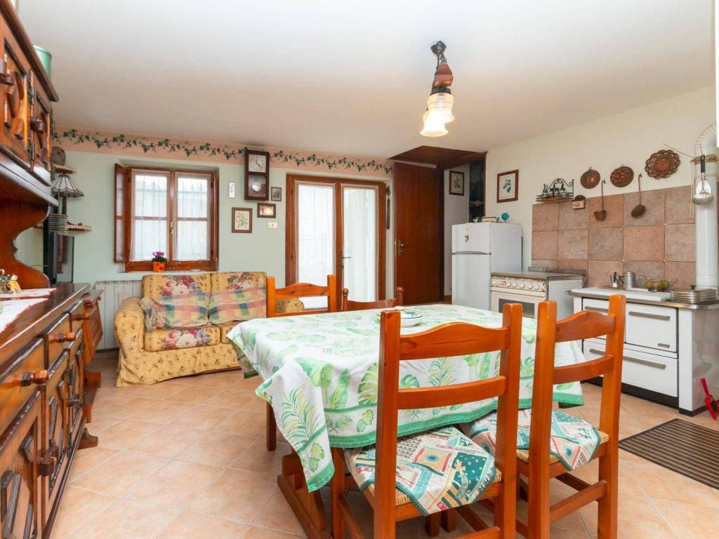 Casa indipendente a Bagnolo piemonte in Via Basse, 8 - Foto 5