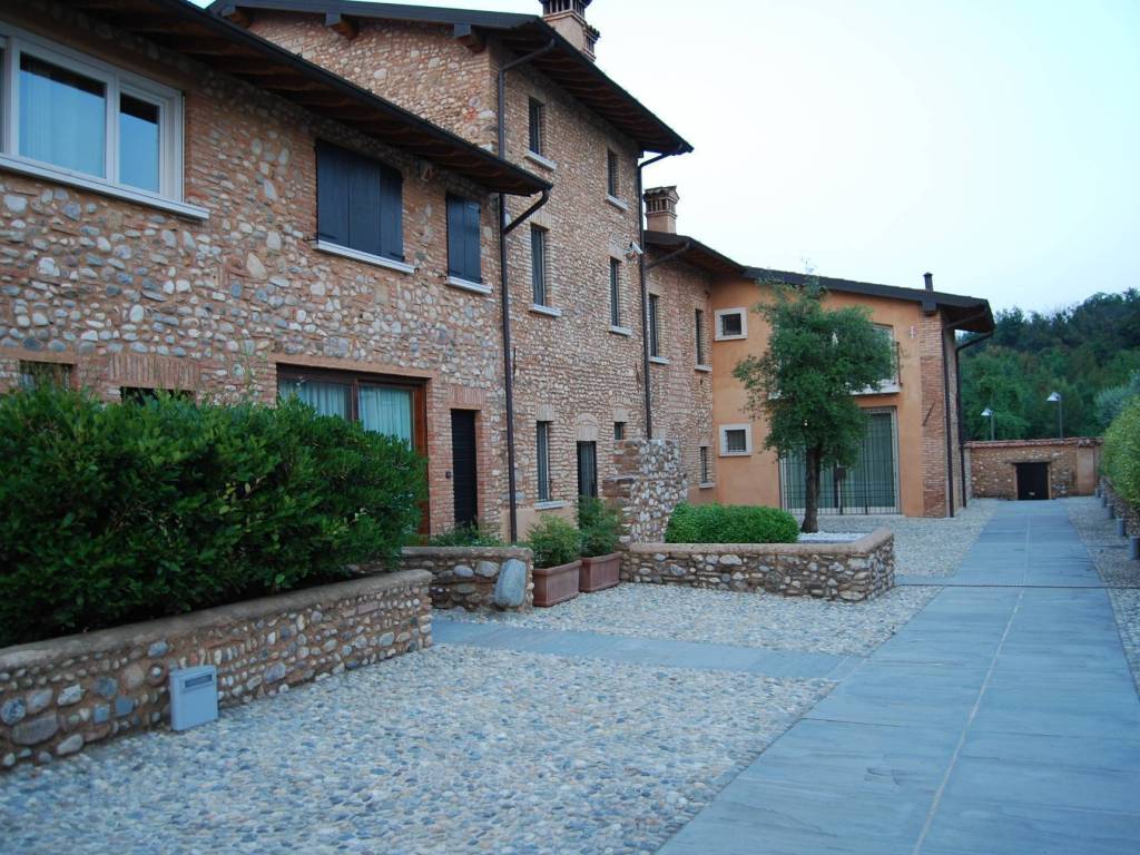 Rustico / casale a Castiglione delle stiviere in Via Ceratelli - Foto 2