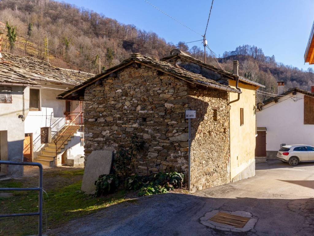 Casa indipendente a Isasca in Via Del Centro, 11 - Foto 3