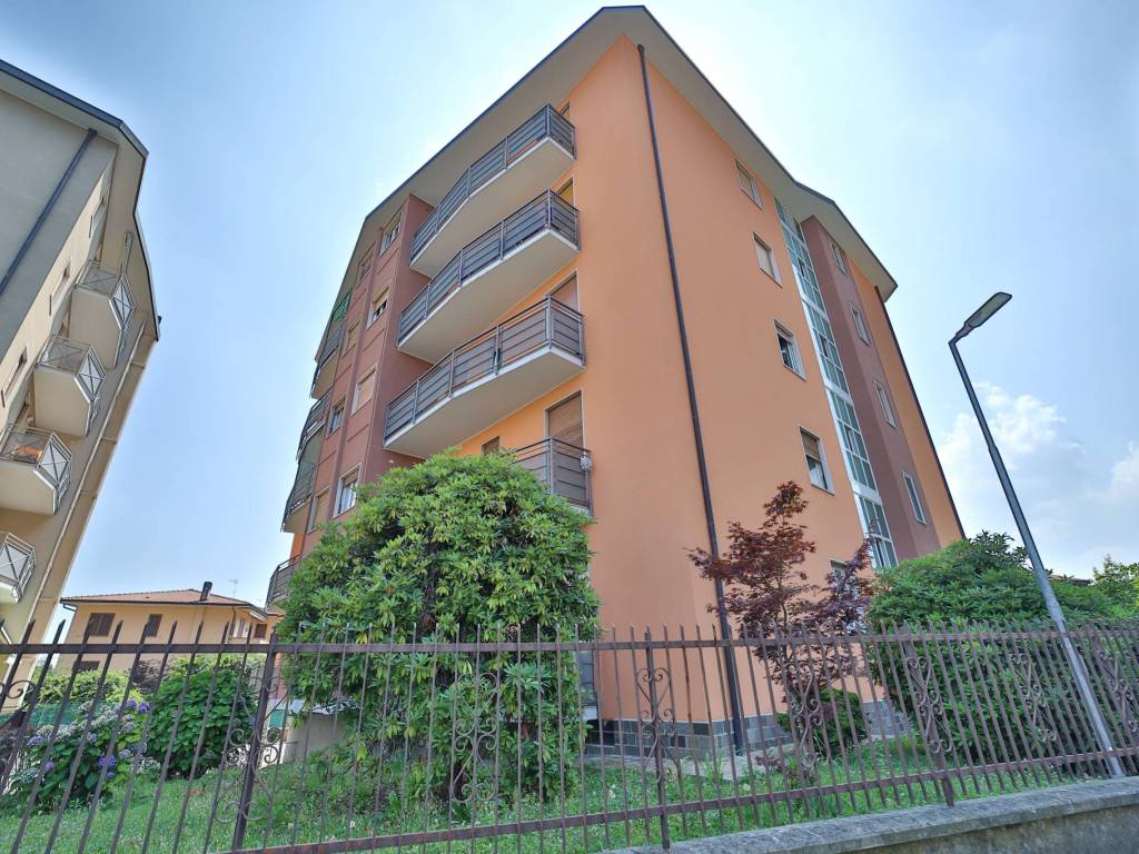 Appartamento a Merate in Via Edmondo De Amicis, 7 - Foto 2