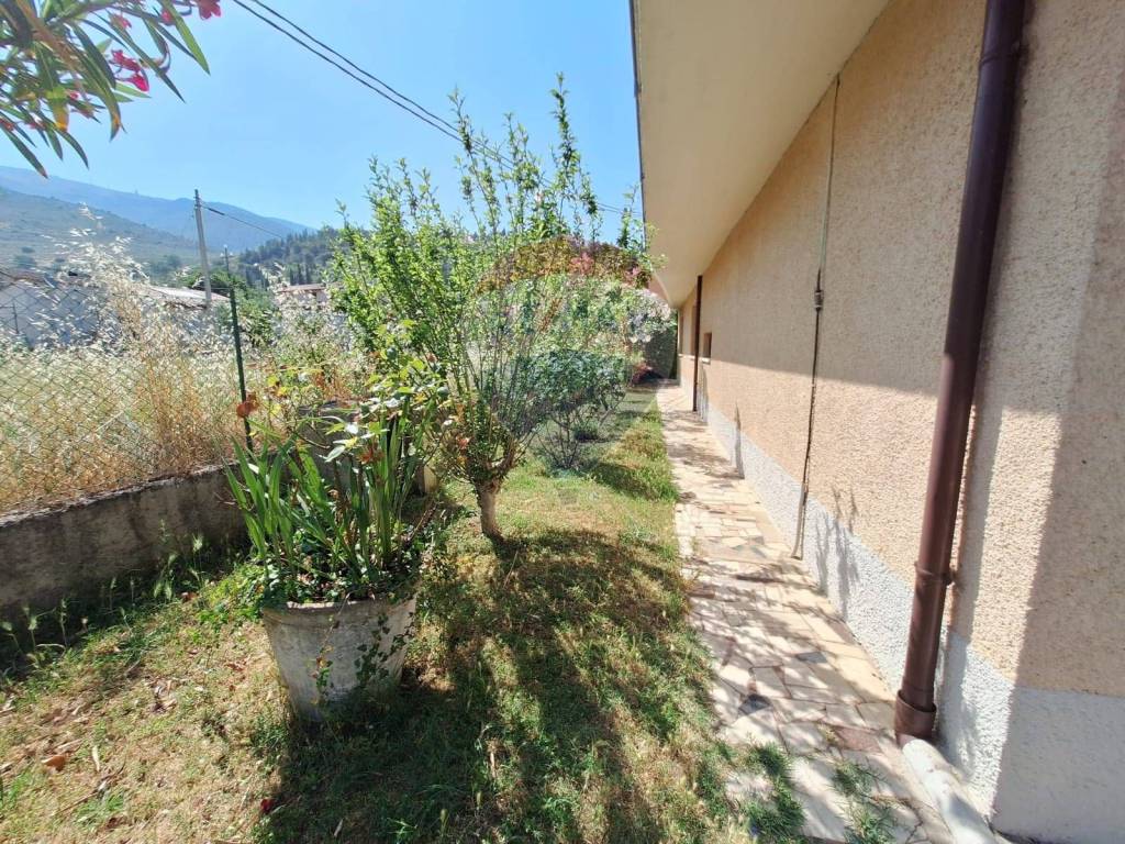 Casa indipendente a Trevi in Fraz. Pisciano Via delle Vigne, 10 - Foto 5