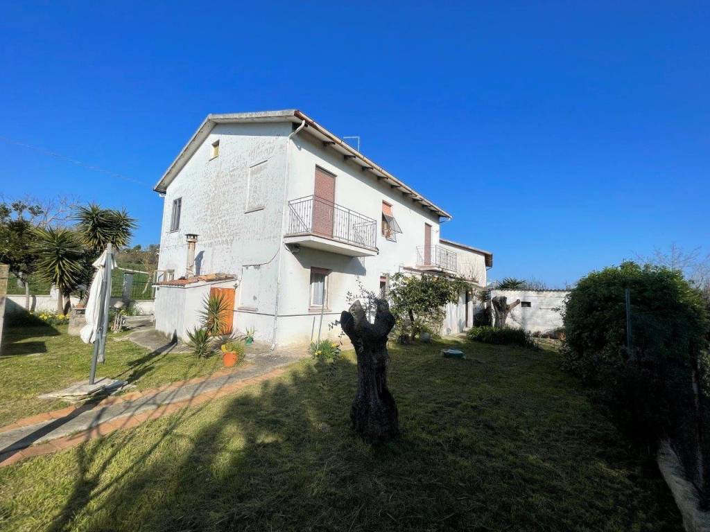 Villa a Civitanova marche in Via Andrea Doria, 44 - Foto 2