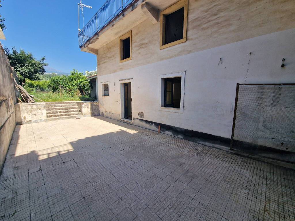 Casa indipendente a Giarre in Via Camillo Finocchiaro Aprile - Foto 3